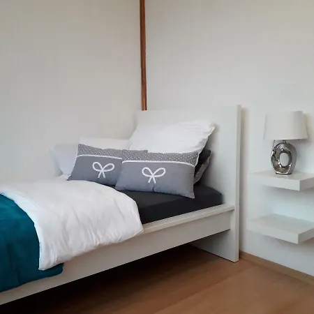 144 アパート Kněževes